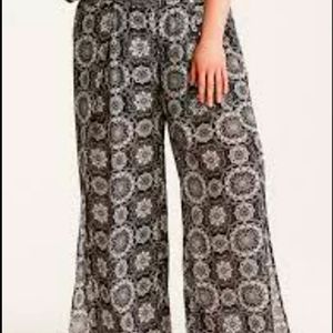 Torrid Size 4 Medallion Print Chiffon Side Slit Wide Pants